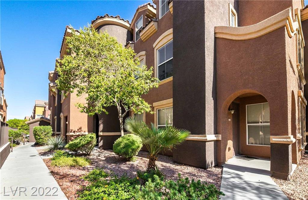 3975 Hualapai Way, Las Vegas, NV 89129 Las Vegas REALTORS®