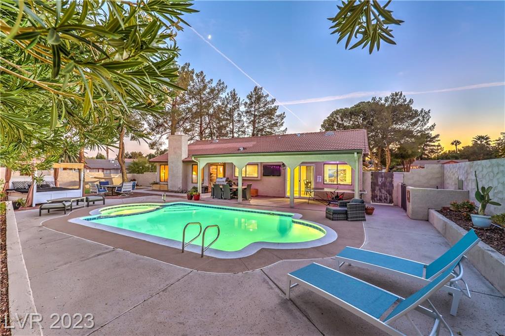 Lindsey Butler (License S.0175279) Las Vegas REALTORS®